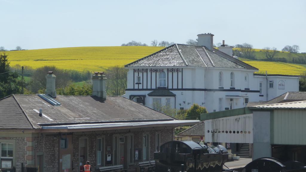 The Station Guest House Galmpton エクステリア 写真